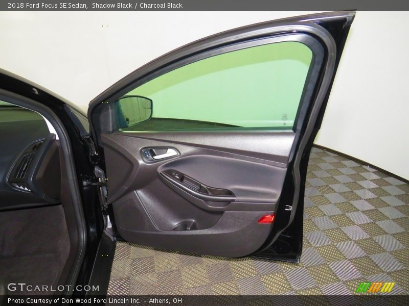 Shadow Black / Charcoal Black 2018 Ford Focus SE Sedan