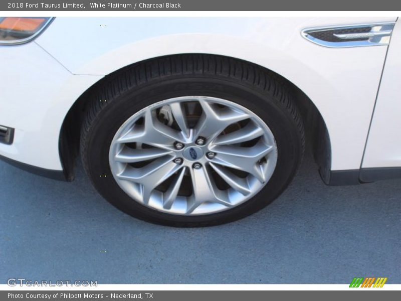 White Platinum / Charcoal Black 2018 Ford Taurus Limited