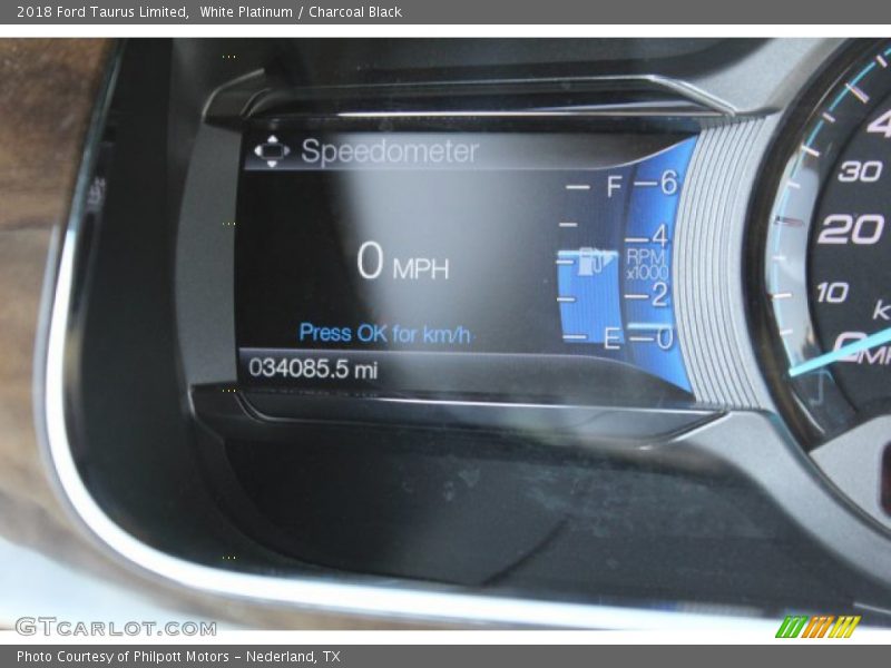 White Platinum / Charcoal Black 2018 Ford Taurus Limited