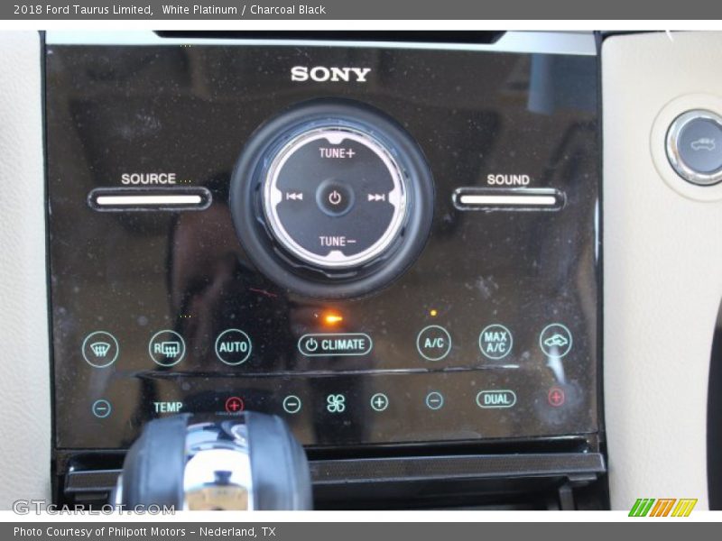 White Platinum / Charcoal Black 2018 Ford Taurus Limited