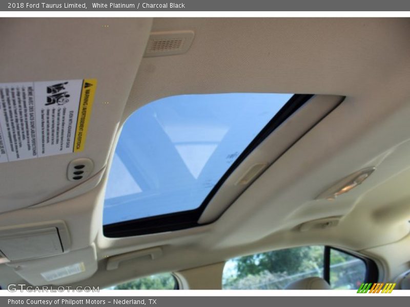 White Platinum / Charcoal Black 2018 Ford Taurus Limited