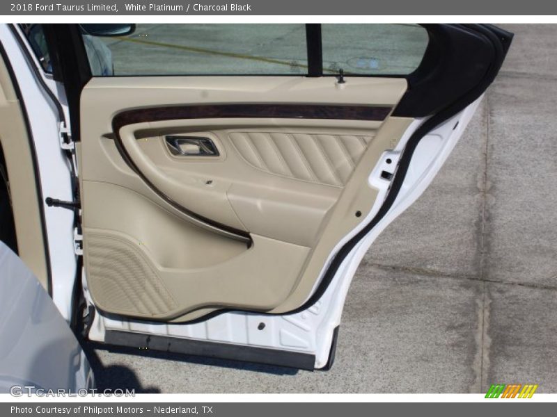 White Platinum / Charcoal Black 2018 Ford Taurus Limited