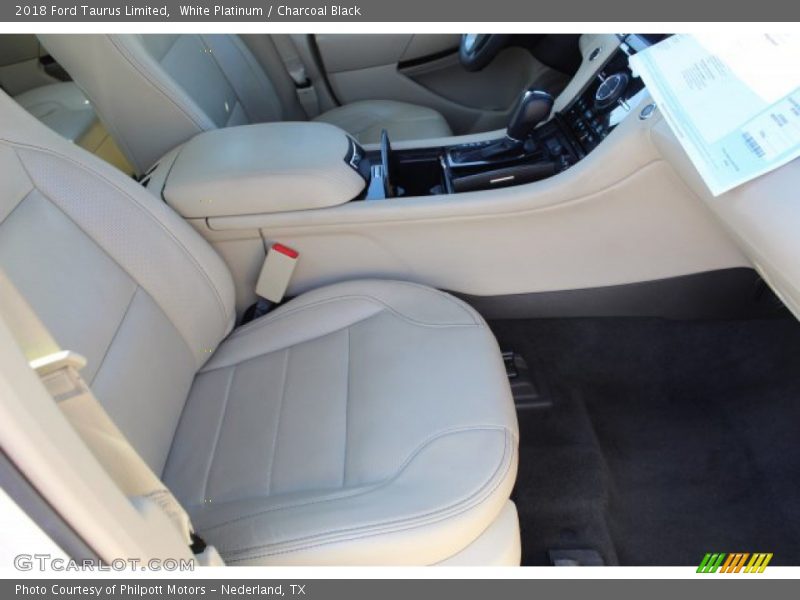 White Platinum / Charcoal Black 2018 Ford Taurus Limited