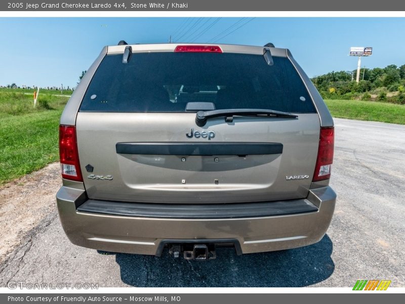 Stone White / Khaki 2005 Jeep Grand Cherokee Laredo 4x4