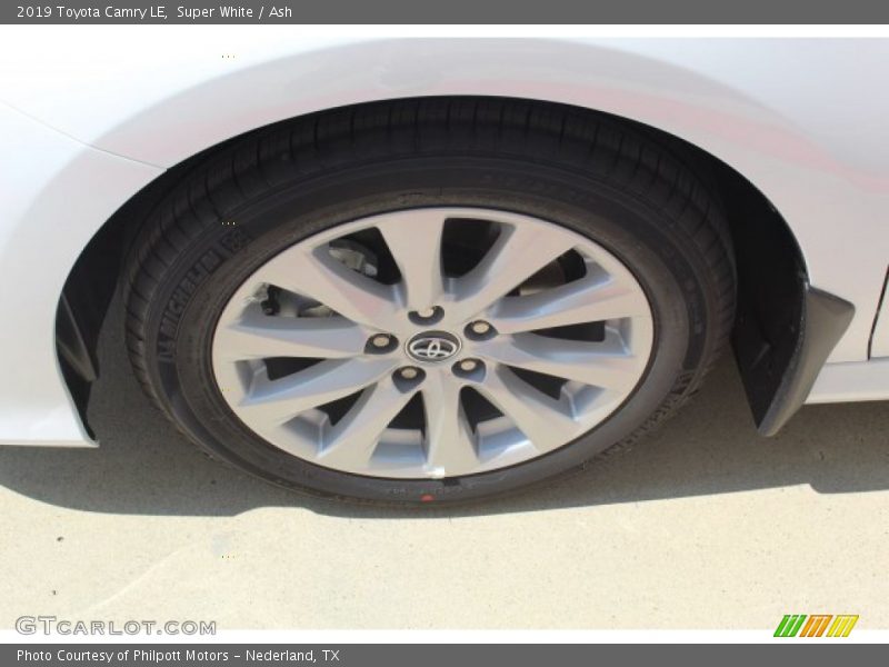 Super White / Ash 2019 Toyota Camry LE