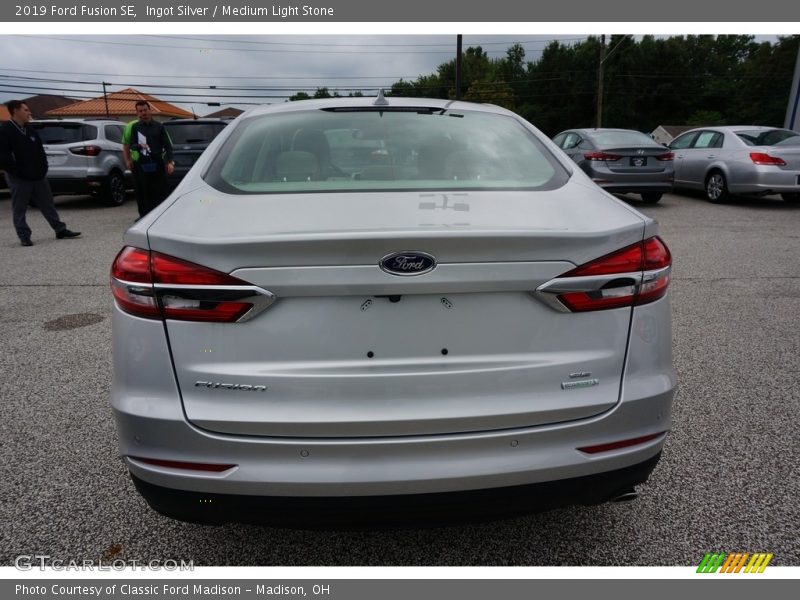 Ingot Silver / Medium Light Stone 2019 Ford Fusion SE