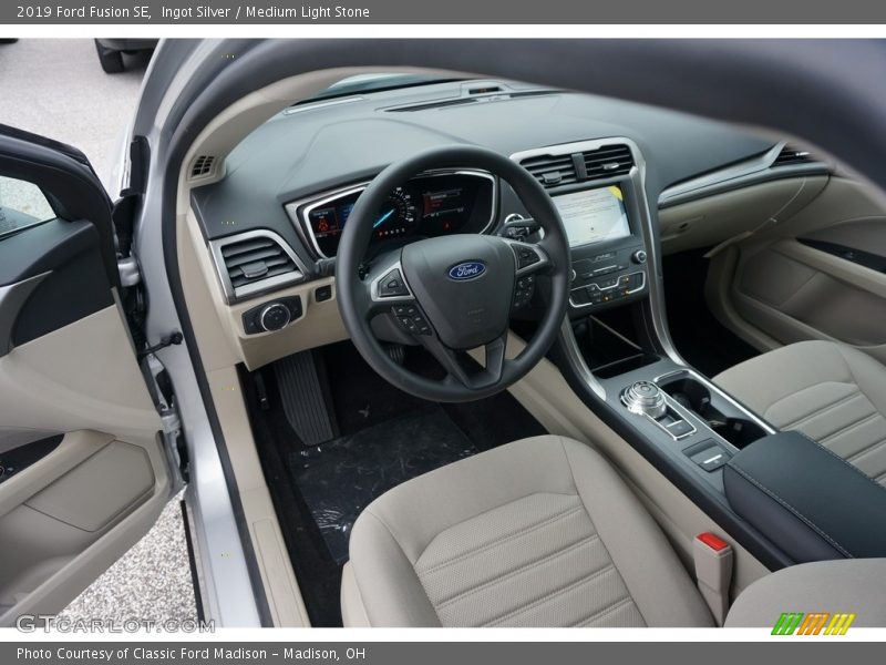 Ingot Silver / Medium Light Stone 2019 Ford Fusion SE