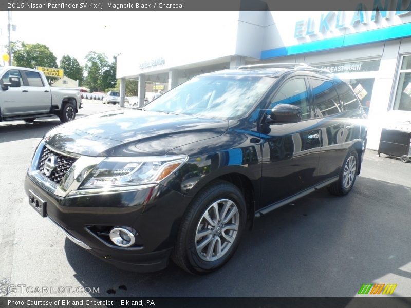 Magnetic Black / Charcoal 2016 Nissan Pathfinder SV 4x4
