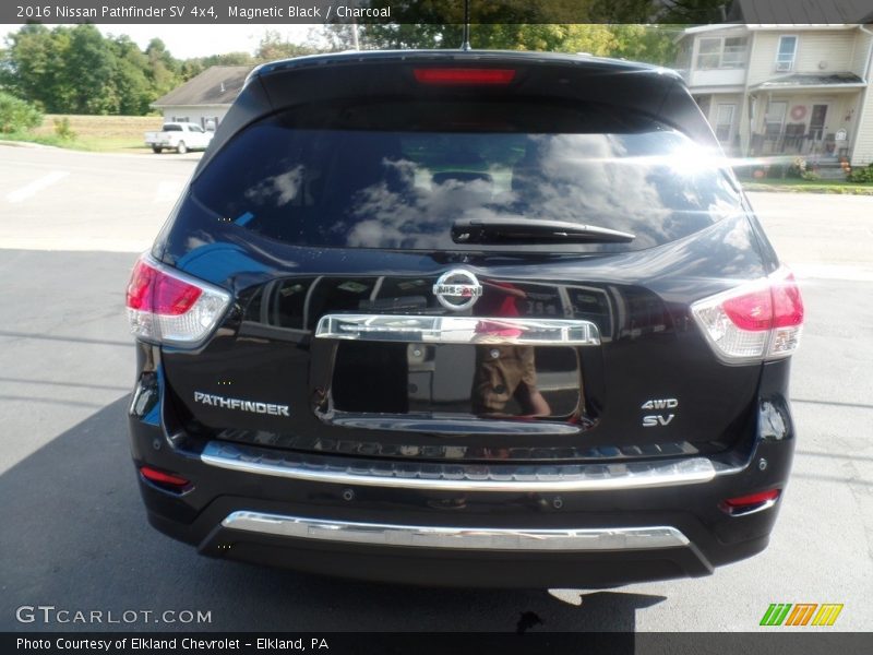 Magnetic Black / Charcoal 2016 Nissan Pathfinder SV 4x4