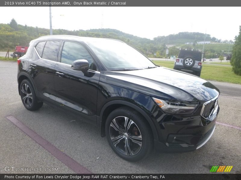 Onyx Black Metallic / Charcoal 2019 Volvo XC40 T5 Inscription AWD