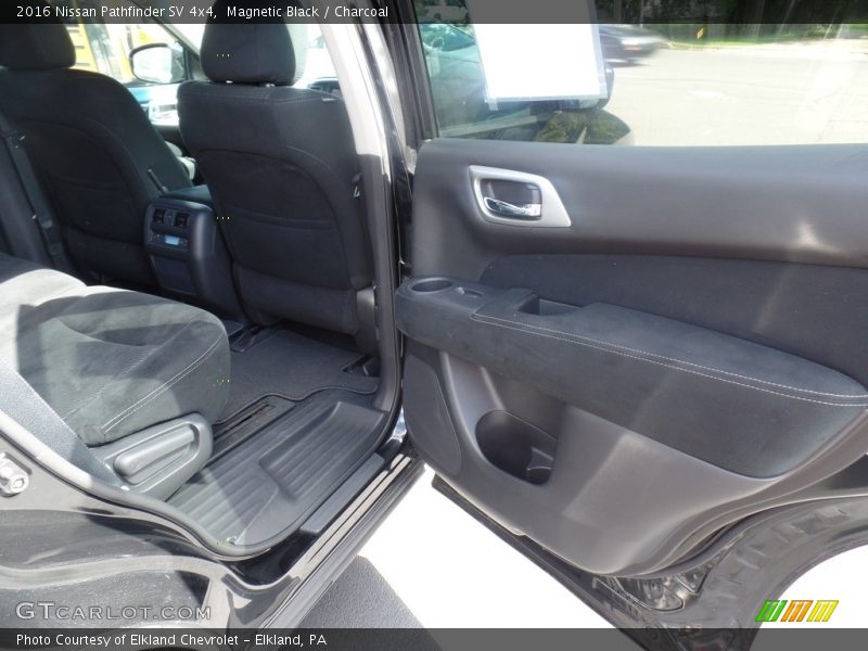 Magnetic Black / Charcoal 2016 Nissan Pathfinder SV 4x4