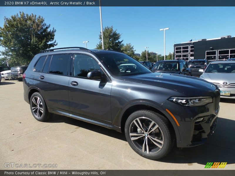 Front 3/4 View of 2020 X7 xDrive40i
