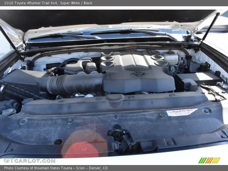 Super White / Black 2016 Toyota 4Runner Trail 4x4