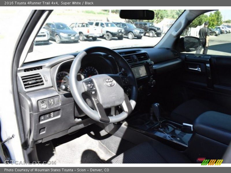 Super White / Black 2016 Toyota 4Runner Trail 4x4