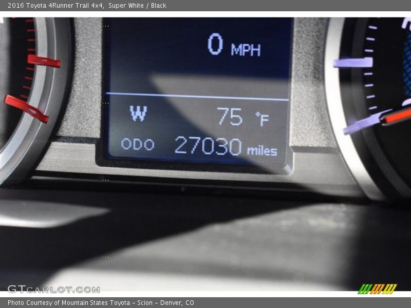 Super White / Black 2016 Toyota 4Runner Trail 4x4
