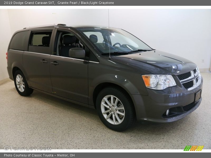 Granite Pearl / Black/Light Graystone 2019 Dodge Grand Caravan SXT