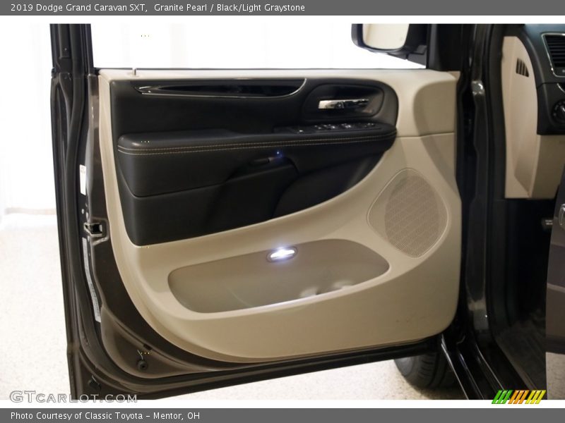 Granite Pearl / Black/Light Graystone 2019 Dodge Grand Caravan SXT