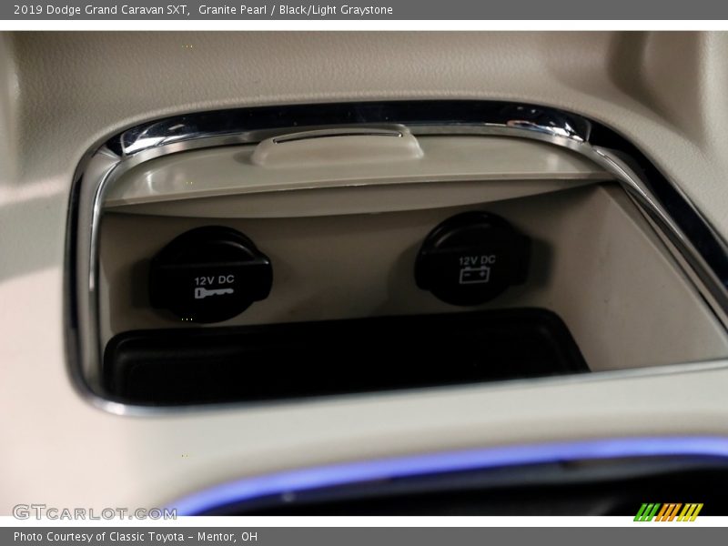 Granite Pearl / Black/Light Graystone 2019 Dodge Grand Caravan SXT
