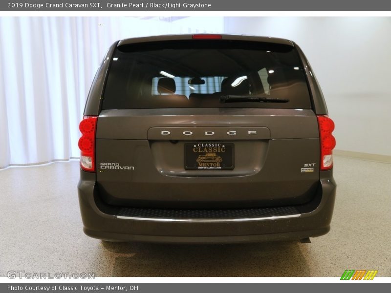 Granite Pearl / Black/Light Graystone 2019 Dodge Grand Caravan SXT