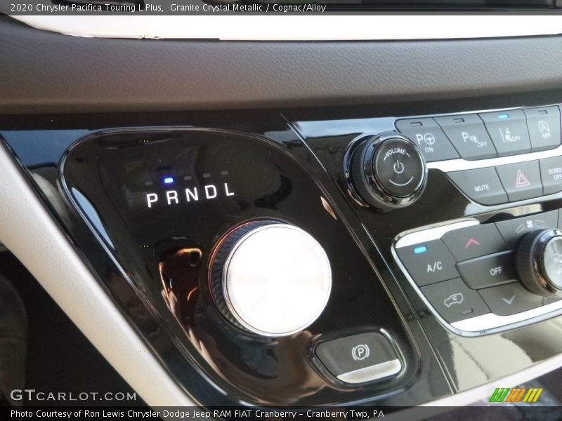  2020 Pacifica Touring L Plus 9 Speed Automatic Shifter