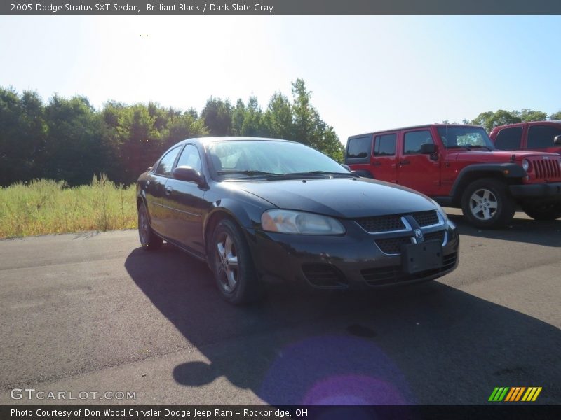 Brilliant Black / Dark Slate Gray 2005 Dodge Stratus SXT Sedan