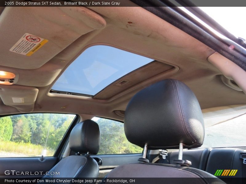 Brilliant Black / Dark Slate Gray 2005 Dodge Stratus SXT Sedan