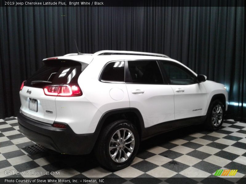 Bright White / Black 2019 Jeep Cherokee Latitude Plus