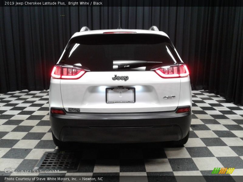 Bright White / Black 2019 Jeep Cherokee Latitude Plus