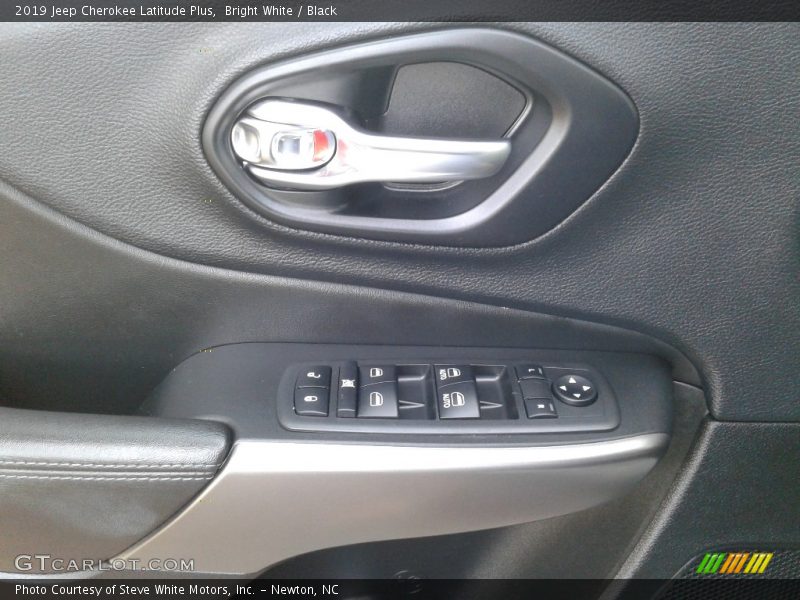 Bright White / Black 2019 Jeep Cherokee Latitude Plus