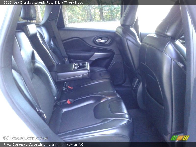 Bright White / Black 2019 Jeep Cherokee Latitude Plus