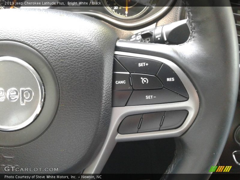 Bright White / Black 2019 Jeep Cherokee Latitude Plus