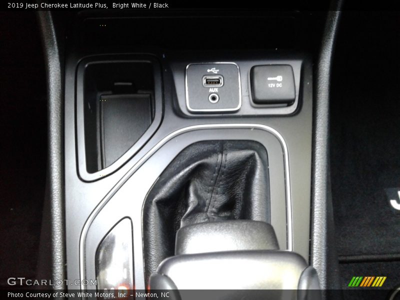 Bright White / Black 2019 Jeep Cherokee Latitude Plus