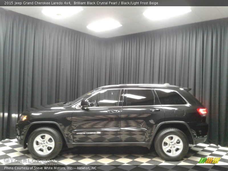 Brilliant Black Crystal Pearl / Black/Light Frost Beige 2015 Jeep Grand Cherokee Laredo 4x4