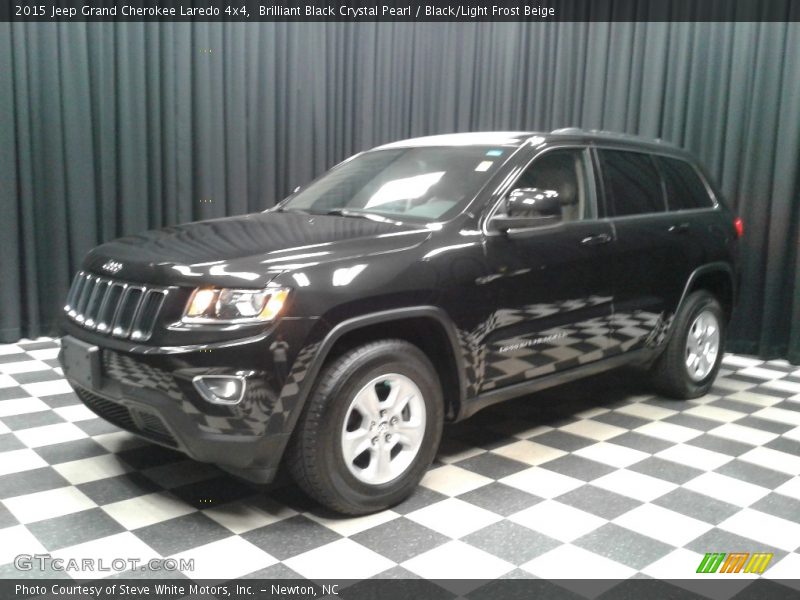 Brilliant Black Crystal Pearl / Black/Light Frost Beige 2015 Jeep Grand Cherokee Laredo 4x4
