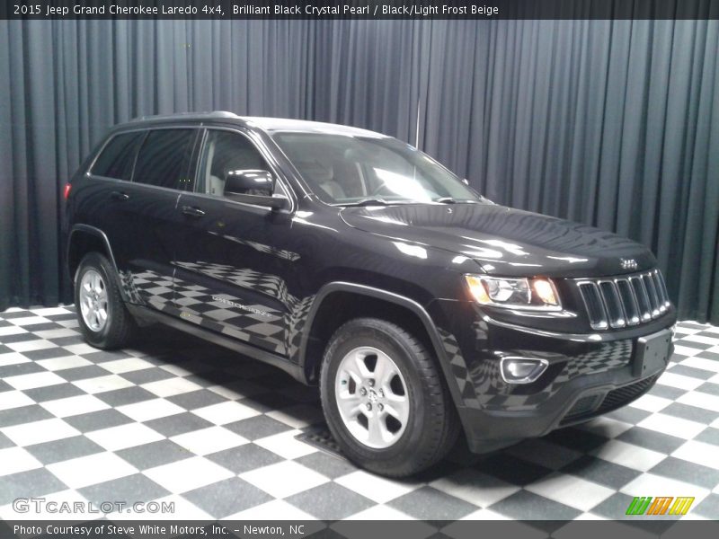 Brilliant Black Crystal Pearl / Black/Light Frost Beige 2015 Jeep Grand Cherokee Laredo 4x4