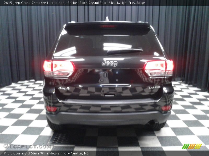 Brilliant Black Crystal Pearl / Black/Light Frost Beige 2015 Jeep Grand Cherokee Laredo 4x4