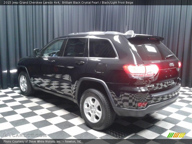 Brilliant Black Crystal Pearl / Black/Light Frost Beige 2015 Jeep Grand Cherokee Laredo 4x4