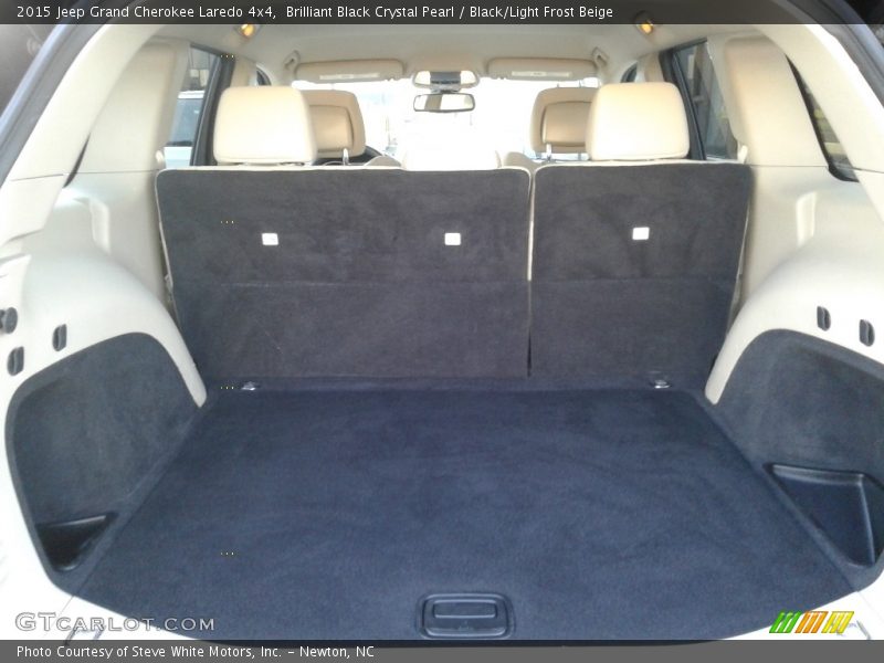 Brilliant Black Crystal Pearl / Black/Light Frost Beige 2015 Jeep Grand Cherokee Laredo 4x4