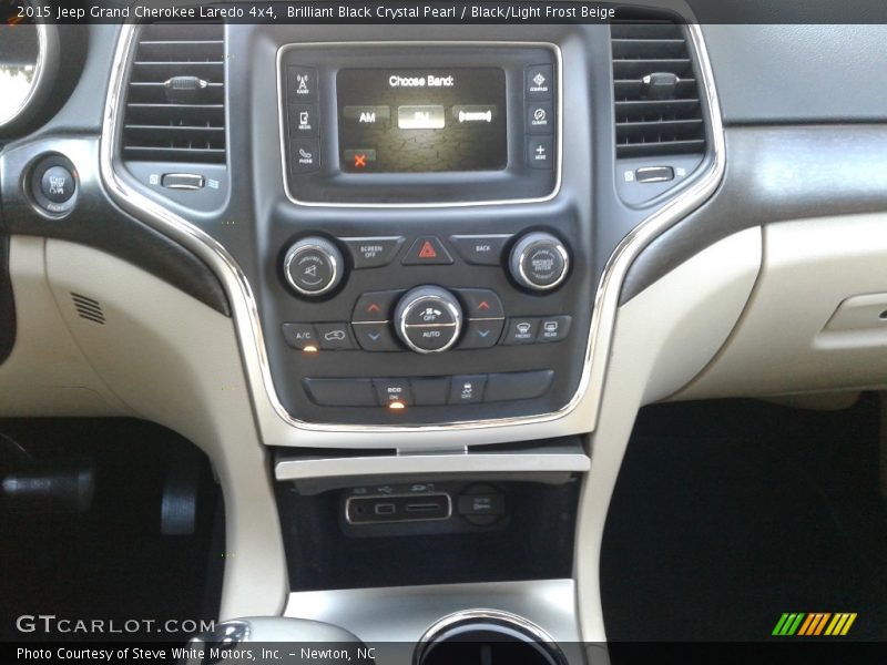 Brilliant Black Crystal Pearl / Black/Light Frost Beige 2015 Jeep Grand Cherokee Laredo 4x4