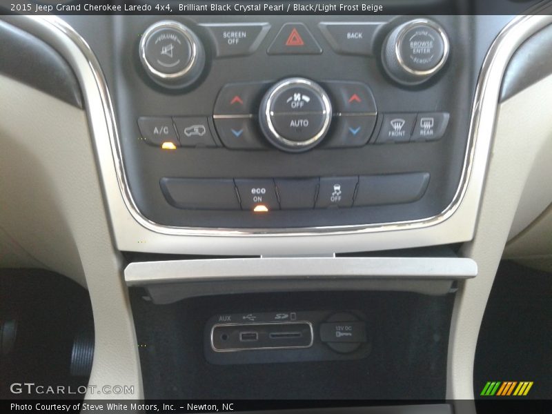 Brilliant Black Crystal Pearl / Black/Light Frost Beige 2015 Jeep Grand Cherokee Laredo 4x4
