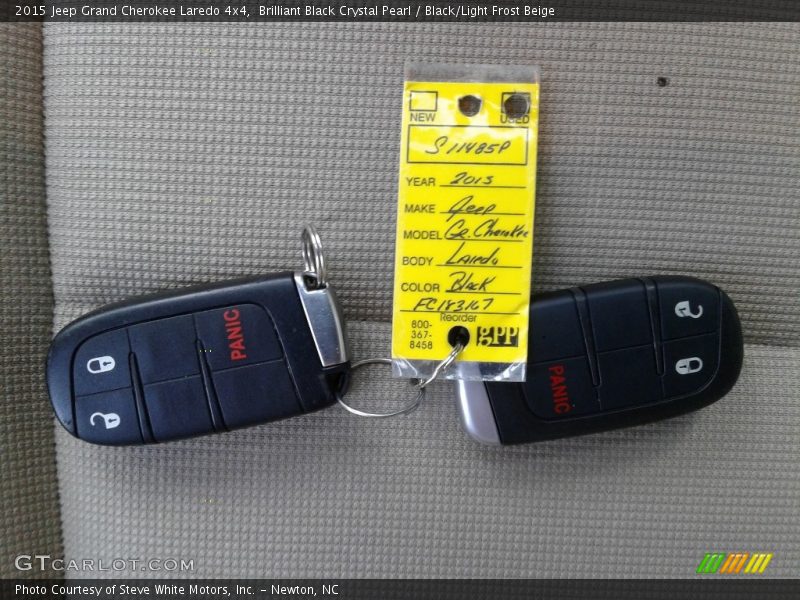 Brilliant Black Crystal Pearl / Black/Light Frost Beige 2015 Jeep Grand Cherokee Laredo 4x4