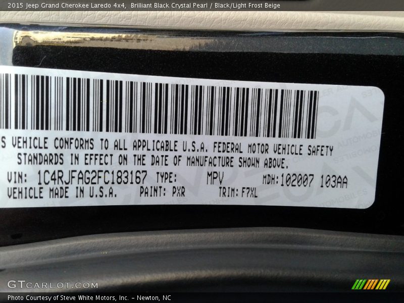 Brilliant Black Crystal Pearl / Black/Light Frost Beige 2015 Jeep Grand Cherokee Laredo 4x4