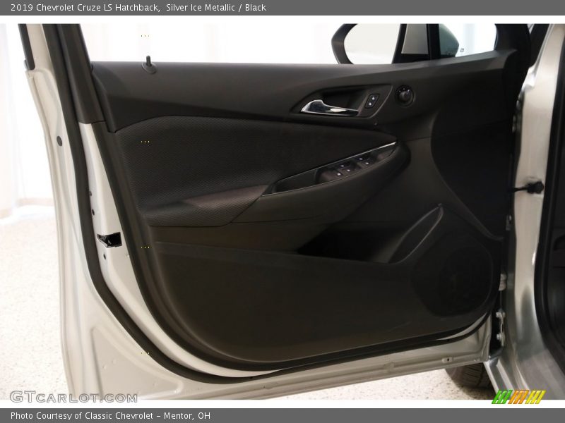 Silver Ice Metallic / Black 2019 Chevrolet Cruze LS Hatchback
