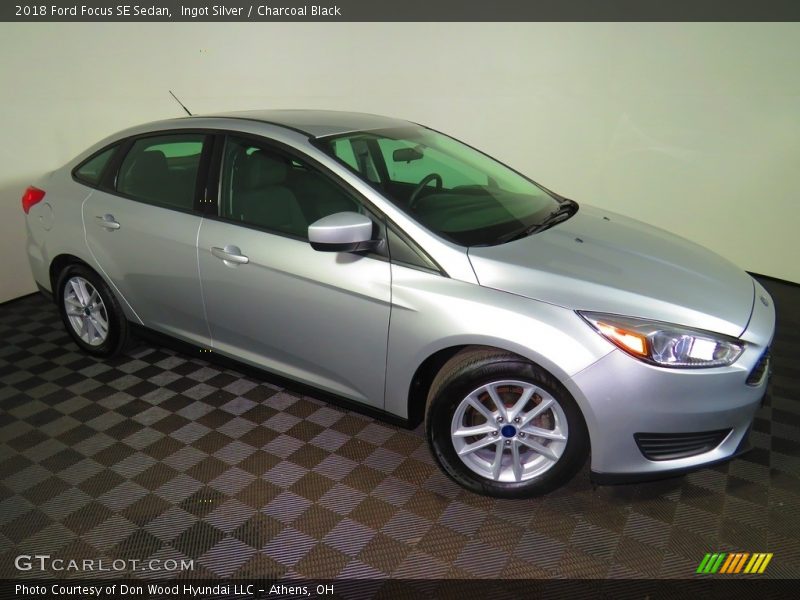 Ingot Silver / Charcoal Black 2018 Ford Focus SE Sedan