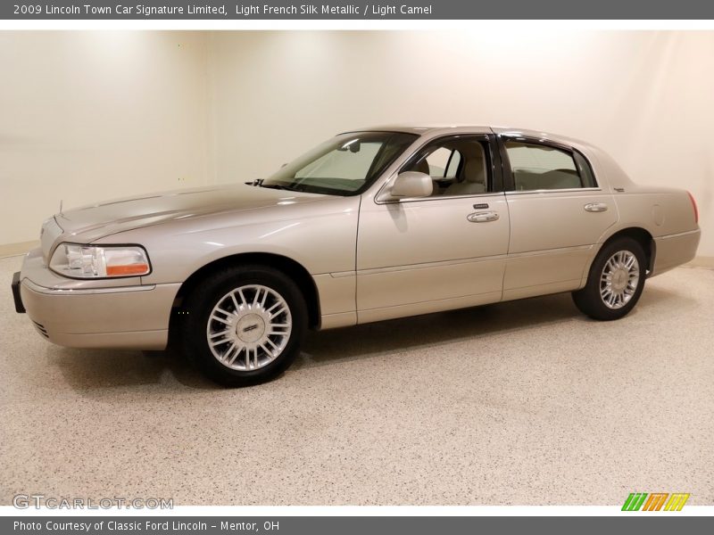 Light French Silk Metallic / Light Camel 2009 Lincoln Town Car Signature Limited