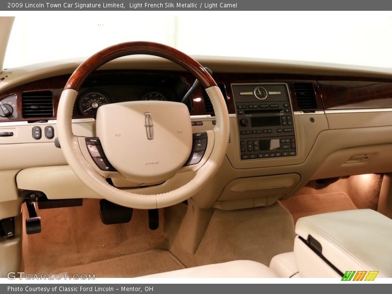 Light French Silk Metallic / Light Camel 2009 Lincoln Town Car Signature Limited