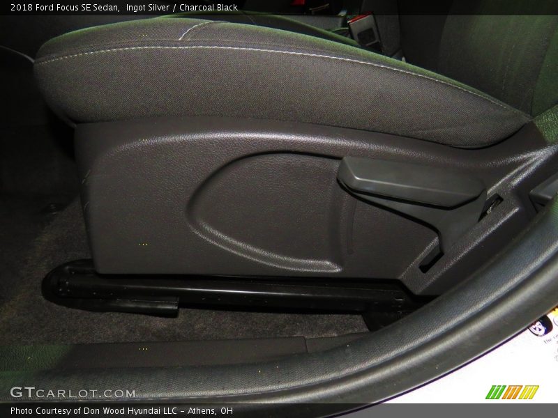 Ingot Silver / Charcoal Black 2018 Ford Focus SE Sedan