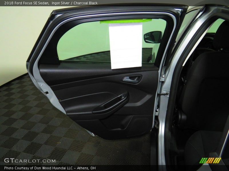 Ingot Silver / Charcoal Black 2018 Ford Focus SE Sedan