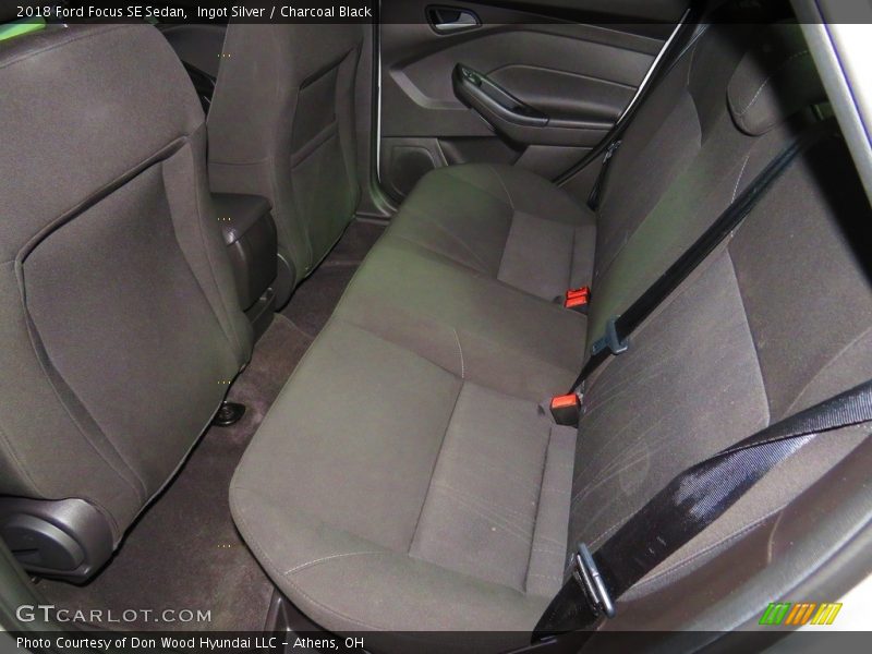 Ingot Silver / Charcoal Black 2018 Ford Focus SE Sedan