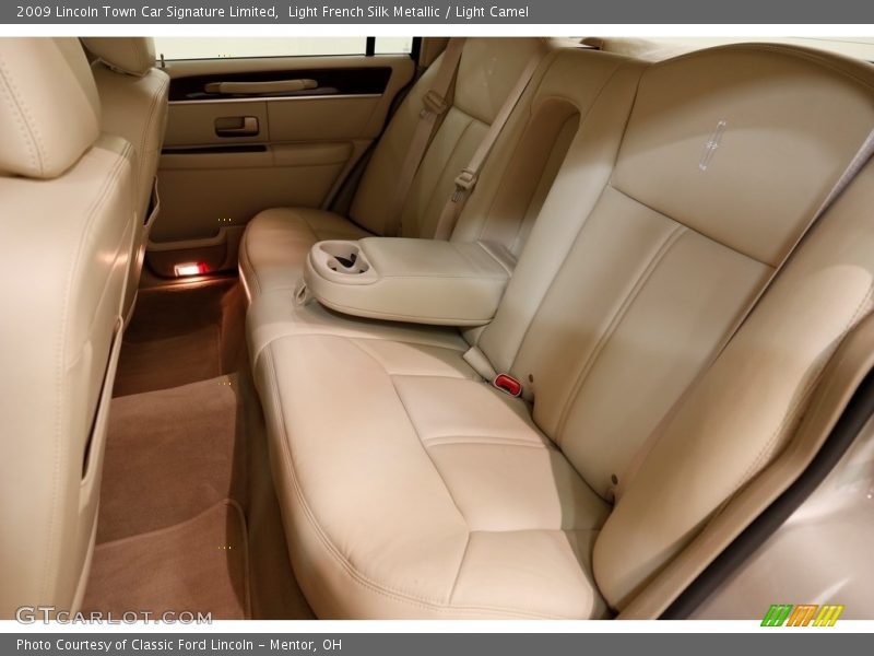 Light French Silk Metallic / Light Camel 2009 Lincoln Town Car Signature Limited